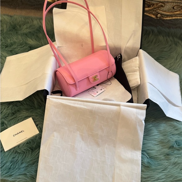 Chanel Classic Pink Shoulder Bag - Picture 2 of 6